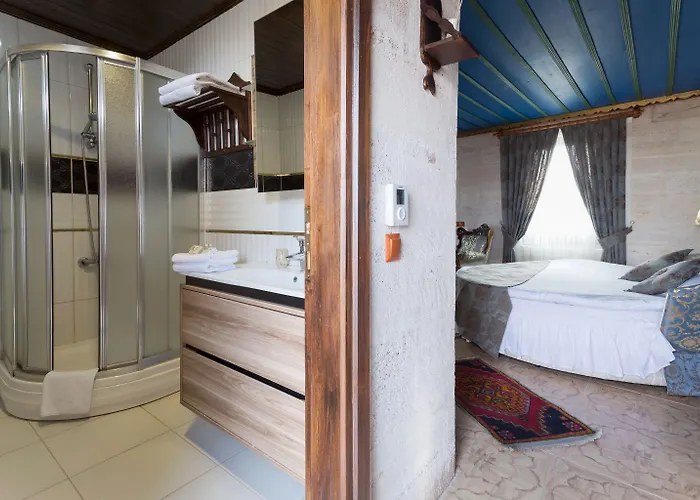 Hermes Cave أُتْشيسار